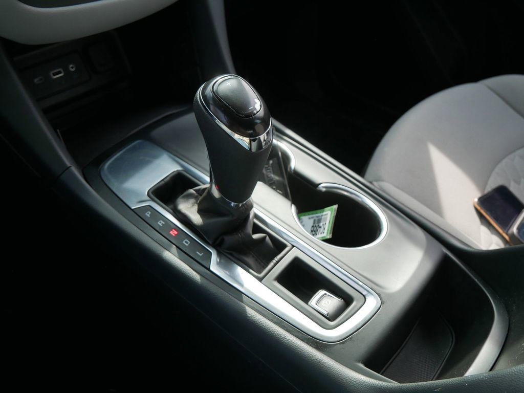 Used 2021 Chevrolet Equinox LS image 22