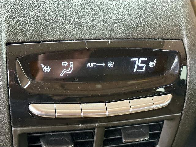 Used 2017 Cadillac XT5 Platinum w/ Driver Assist Package image 21