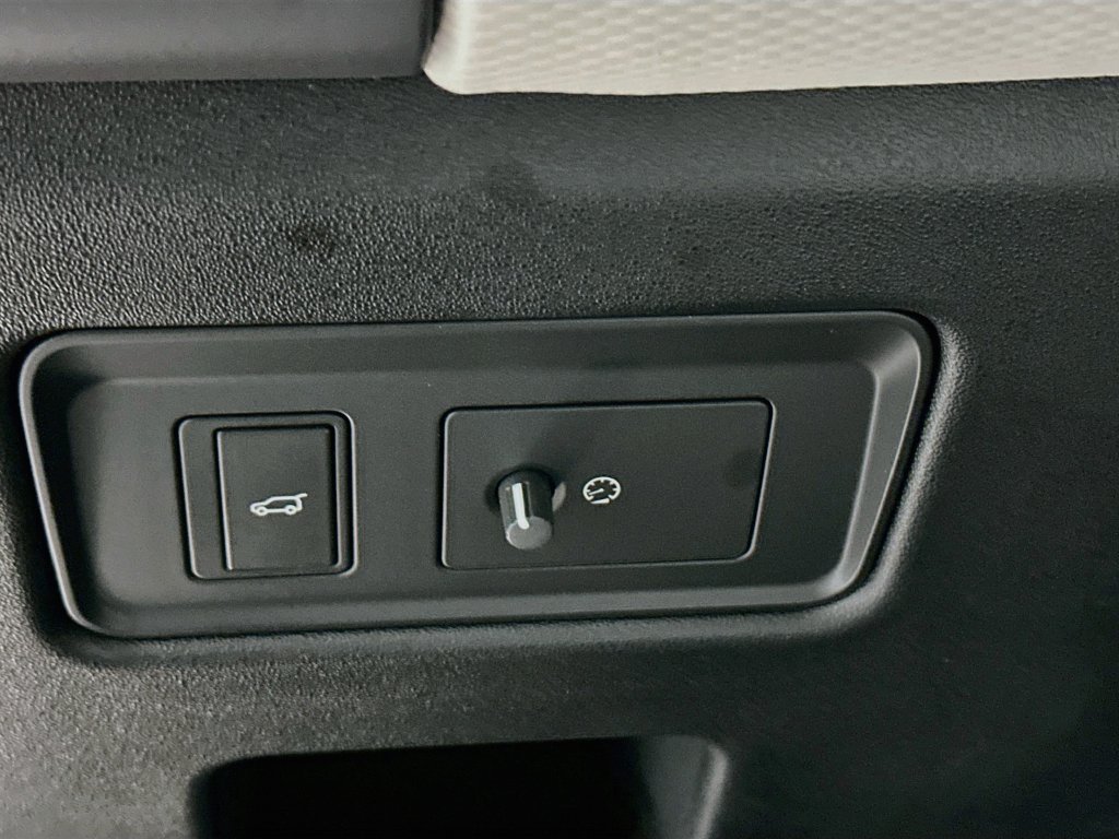 Used 2026 Land Rover Discovery Limited Edition AWD/4WD image 11