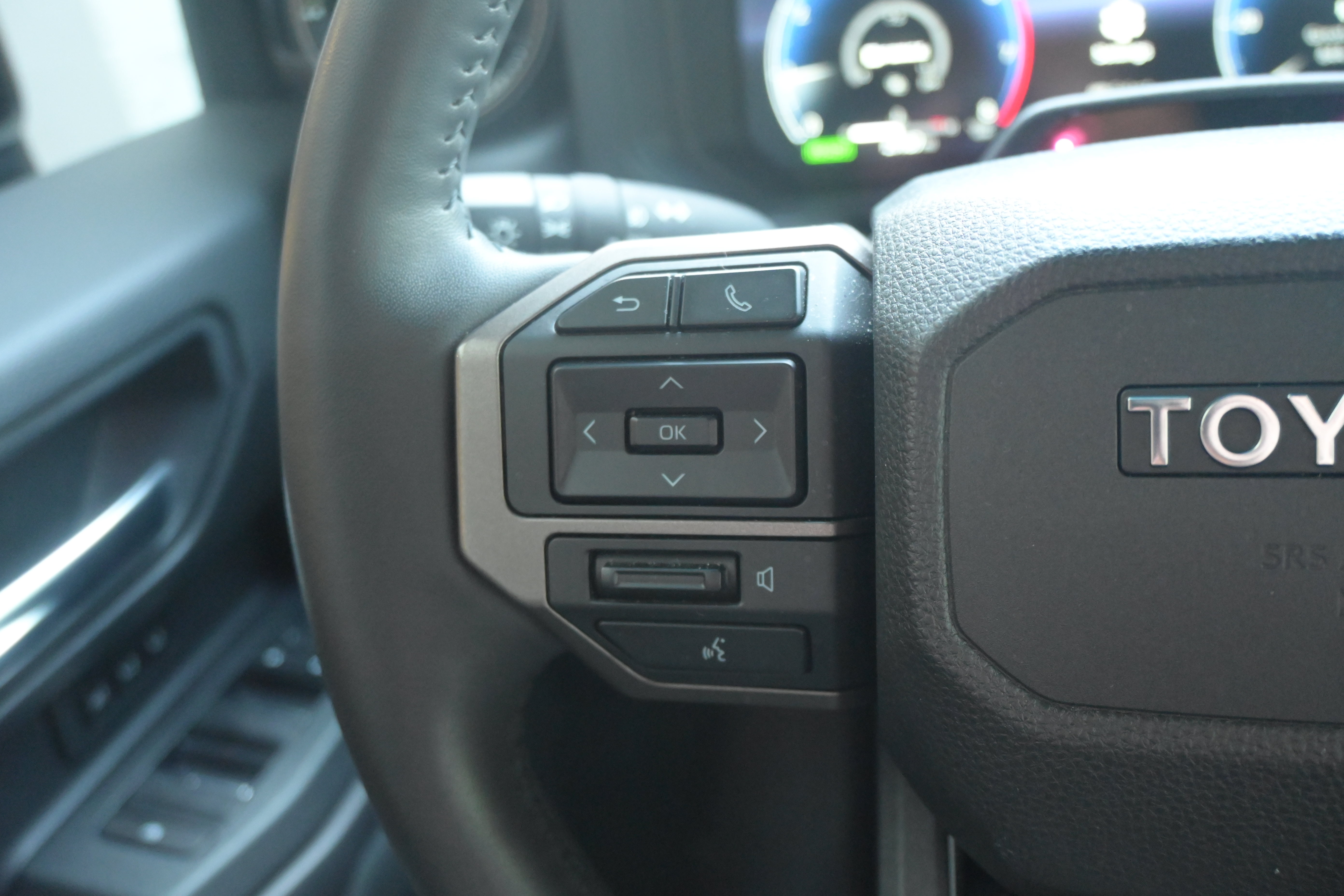 Used 2025 Toyota Land Cruiser w/ Premium Package AWD/4WD image 18