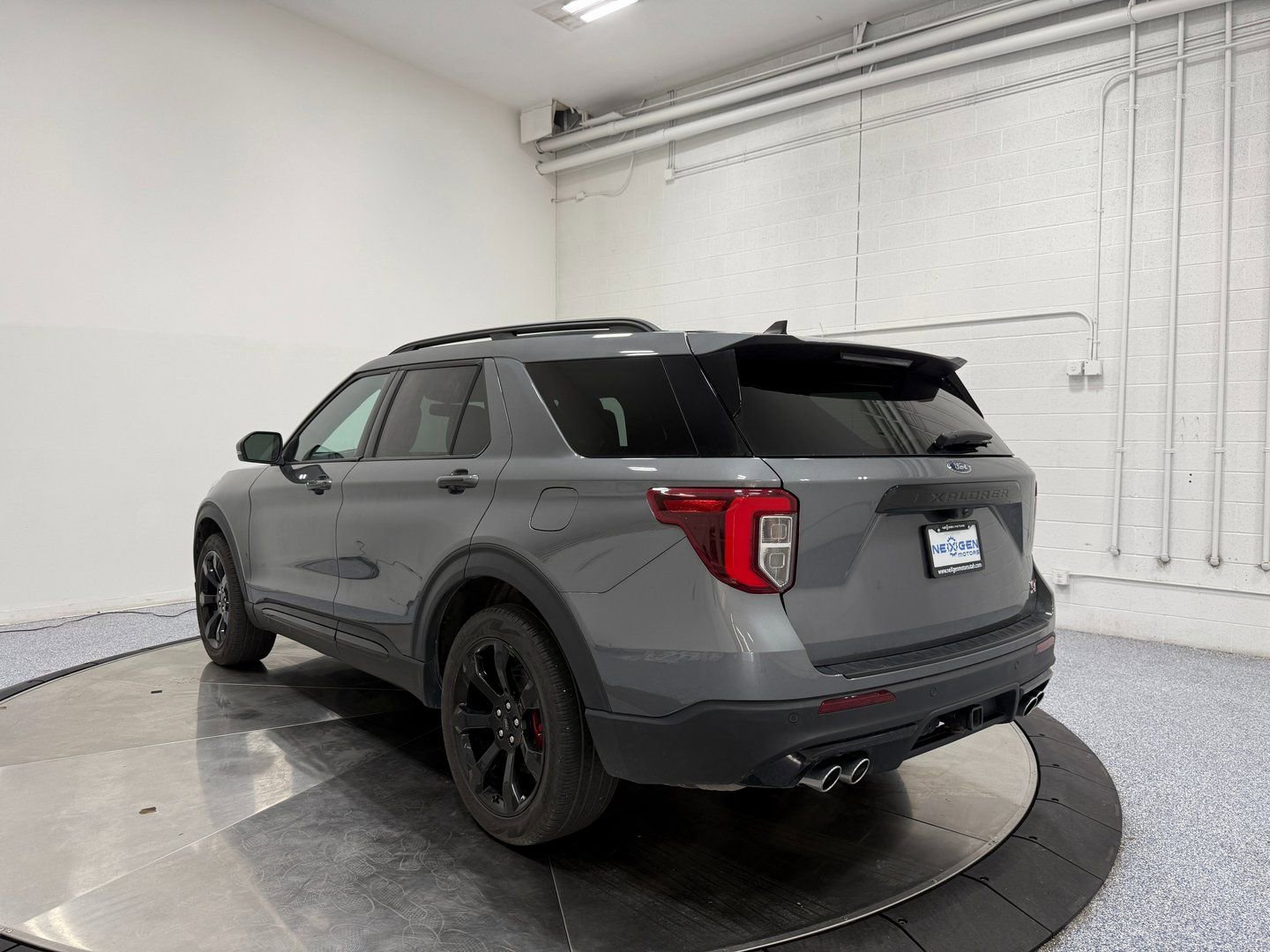 Used 2023 Ford Explorer ST w/ Equipment Group 401A image 5