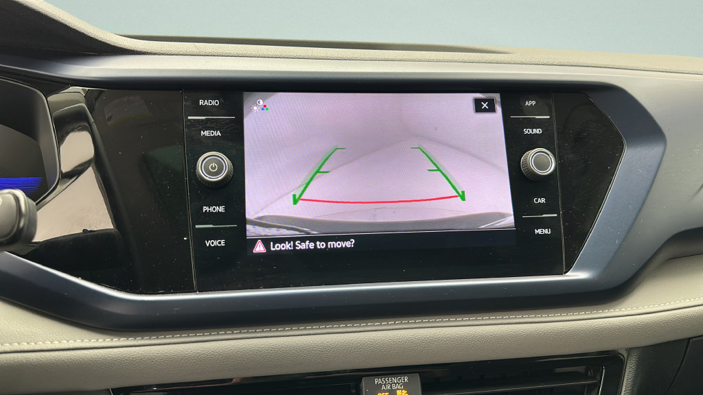 Used 2024 Volkswagen Taos SE w/ Panoramic Sunroof Package FWD image 19