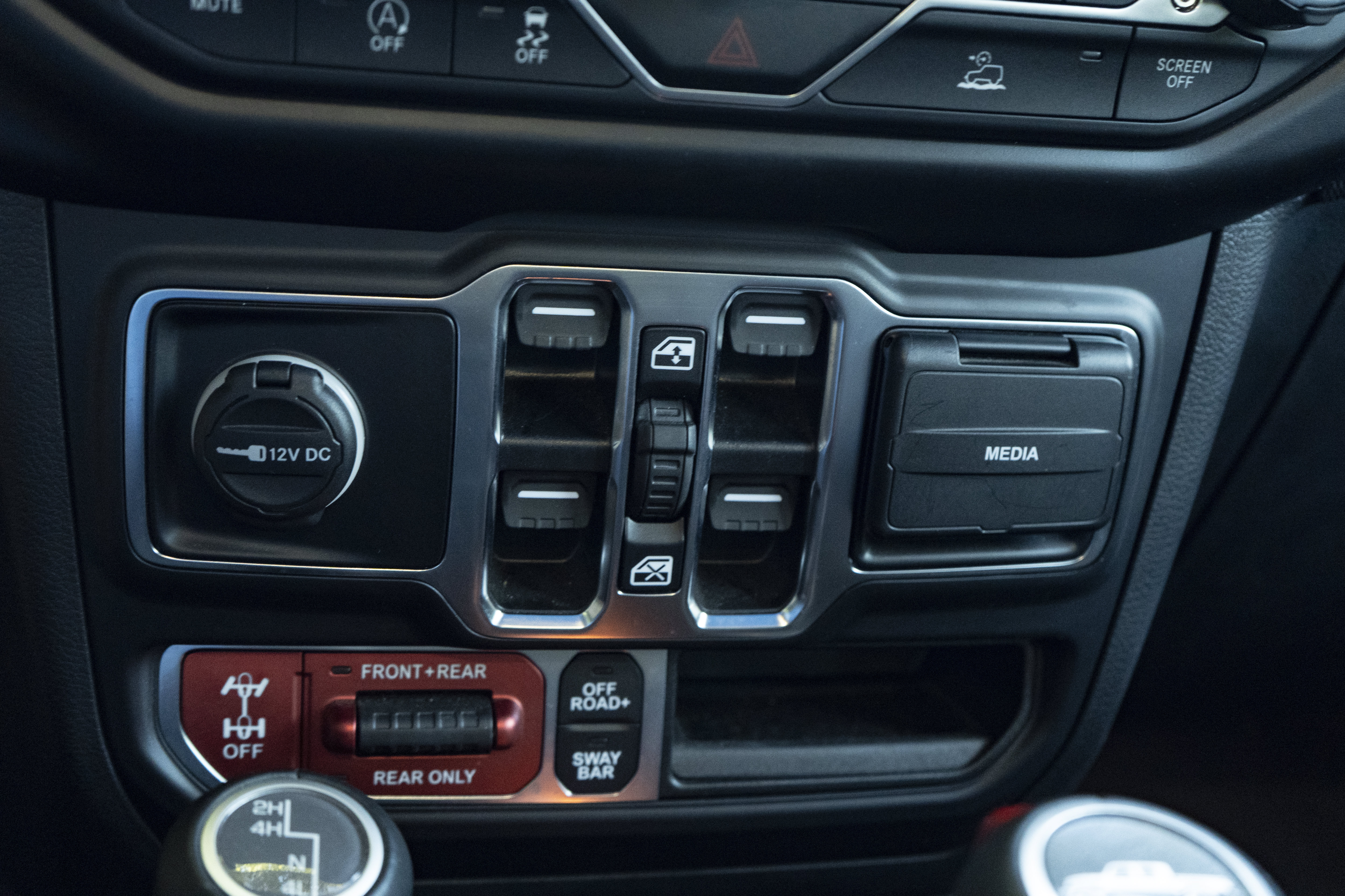 Used 2021 Jeep Gladiator Rubicon AWD/4WD image 34
