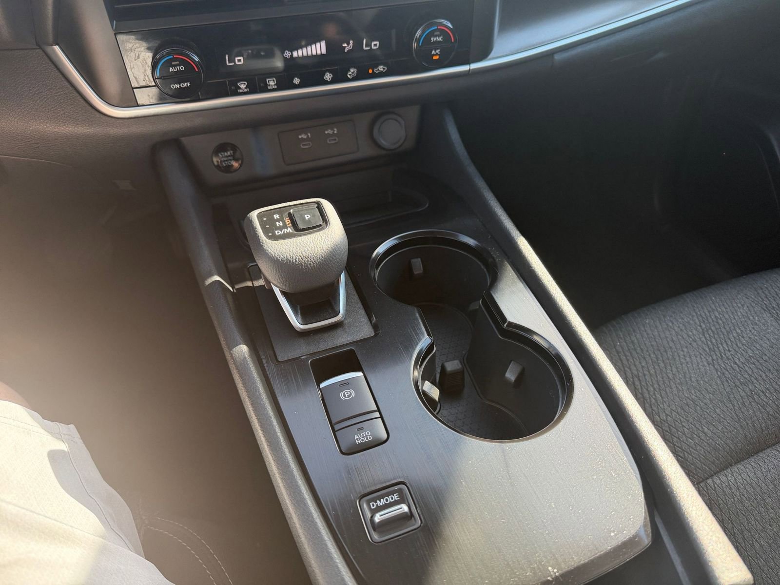 Used 2025 Nissan Rogue SV image 43