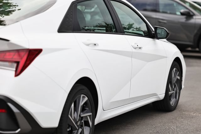 Certified 2025 Hyundai Elantra SEL FWD image 8