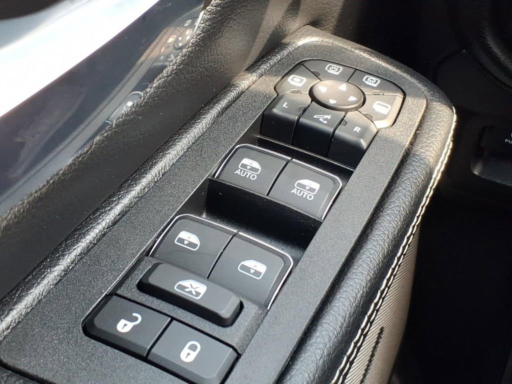 Used 2025 RAM 1500 Laramie AWD/4WD image 12