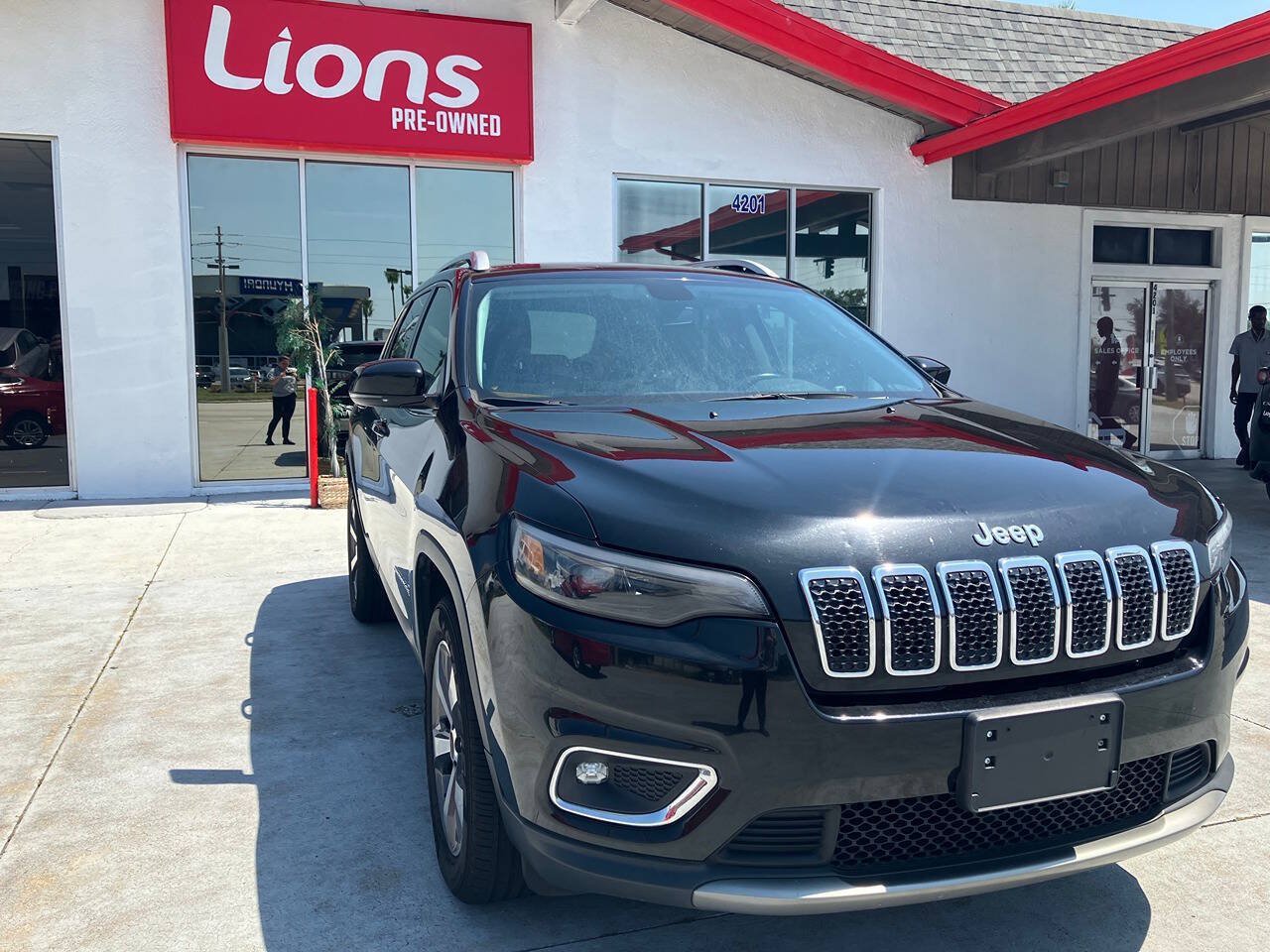Used 2019 Jeep Cherokee Limited AWD/4WD image 9