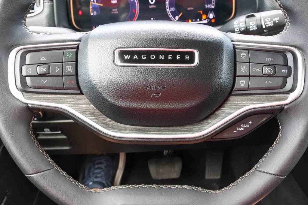 Used 2024 Jeep Wagoneer Series III AWD/4WD image 31