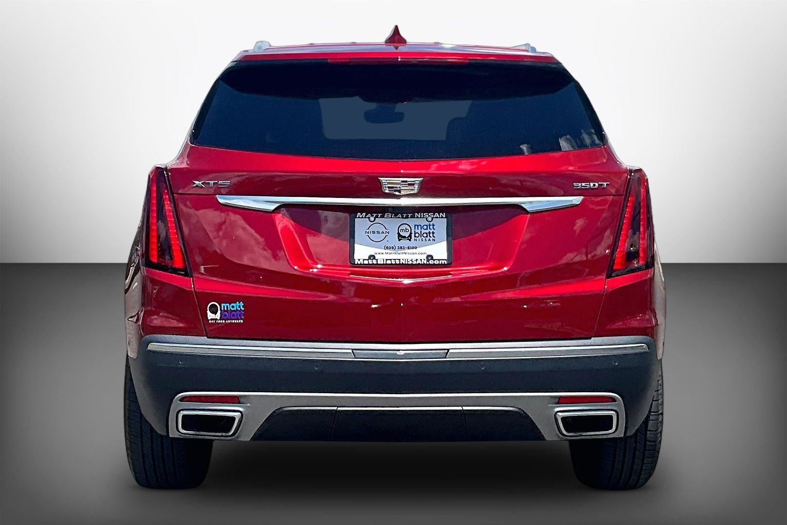 Used 2022 Cadillac XT5 Premium Luxury w/ Technology Package FWD image 3