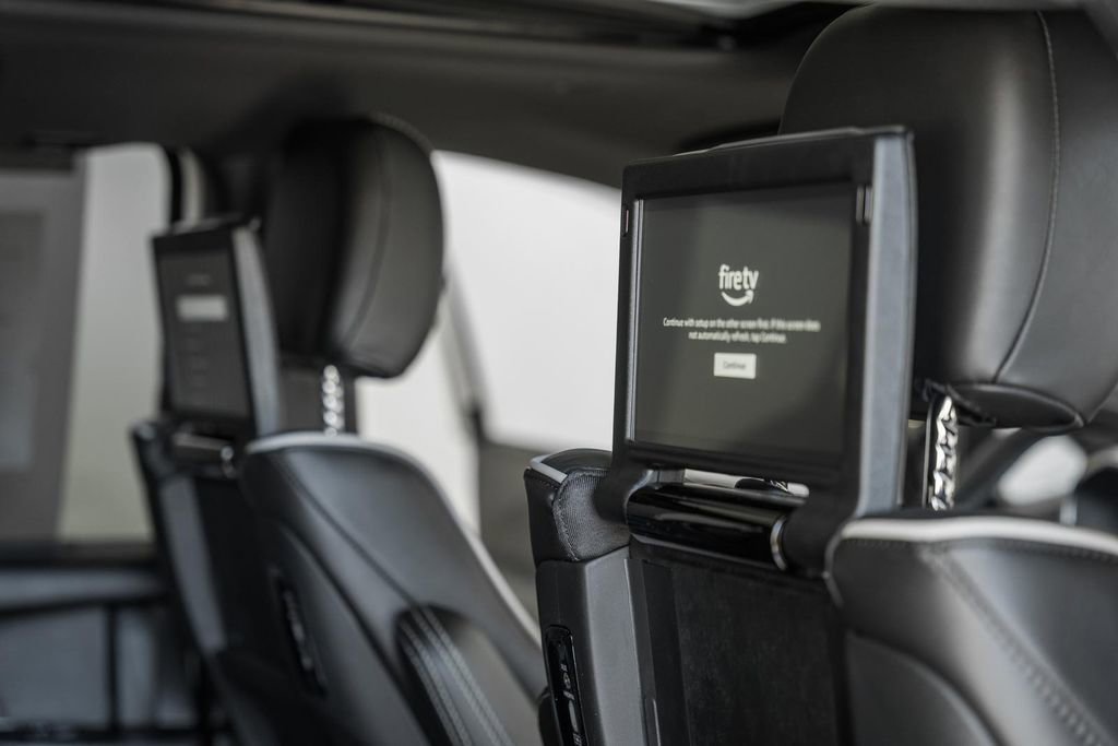 New 2026 Chrysler Pacifica Limited w/ Uconnect Theater Family Group image 30