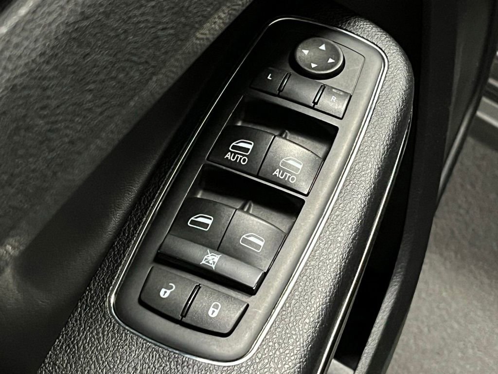 Used 2016 Chrysler 300 S w/ 300S Premium Group image 15