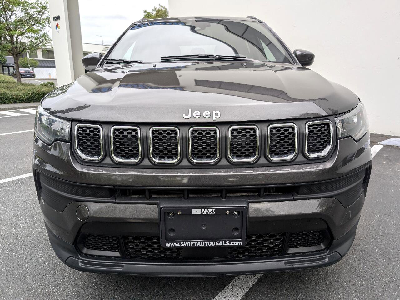 Used 2023 Jeep Compass Sport image 2
