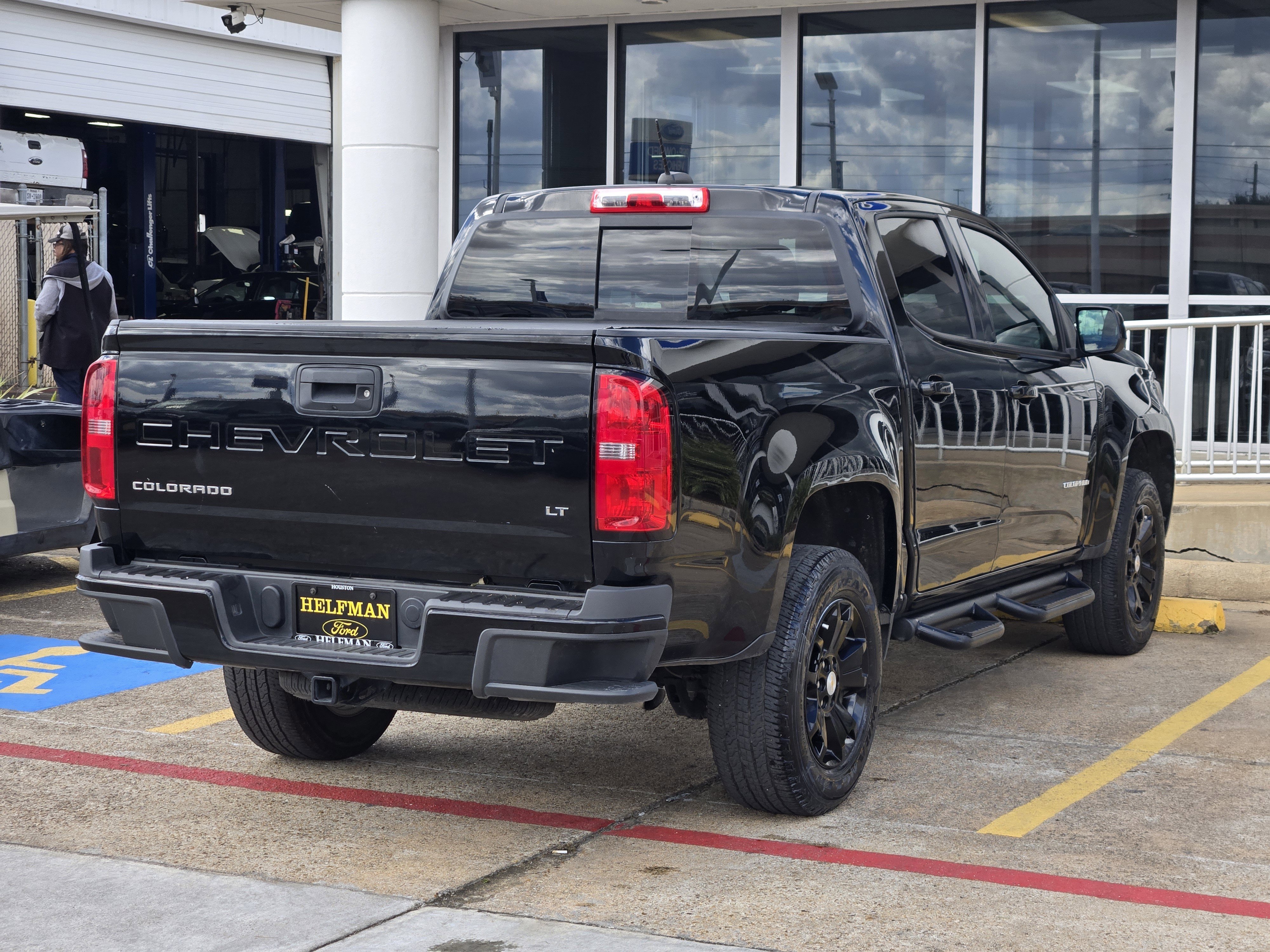 Used 2022 Chevrolet Colorado LT w/ Luxury Package image 3