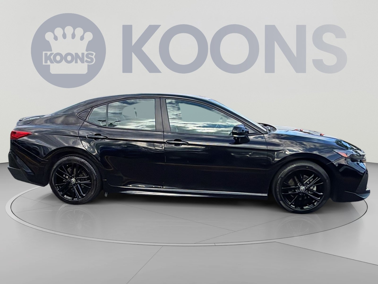 Used 2025 Toyota Camry SE FWD image 8