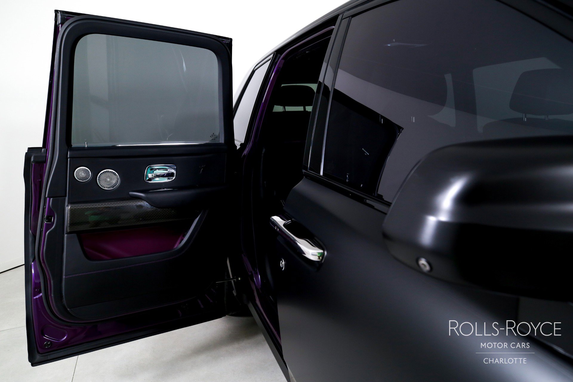 Used 2020 Rolls-Royce Cullinan Black Badge image 28