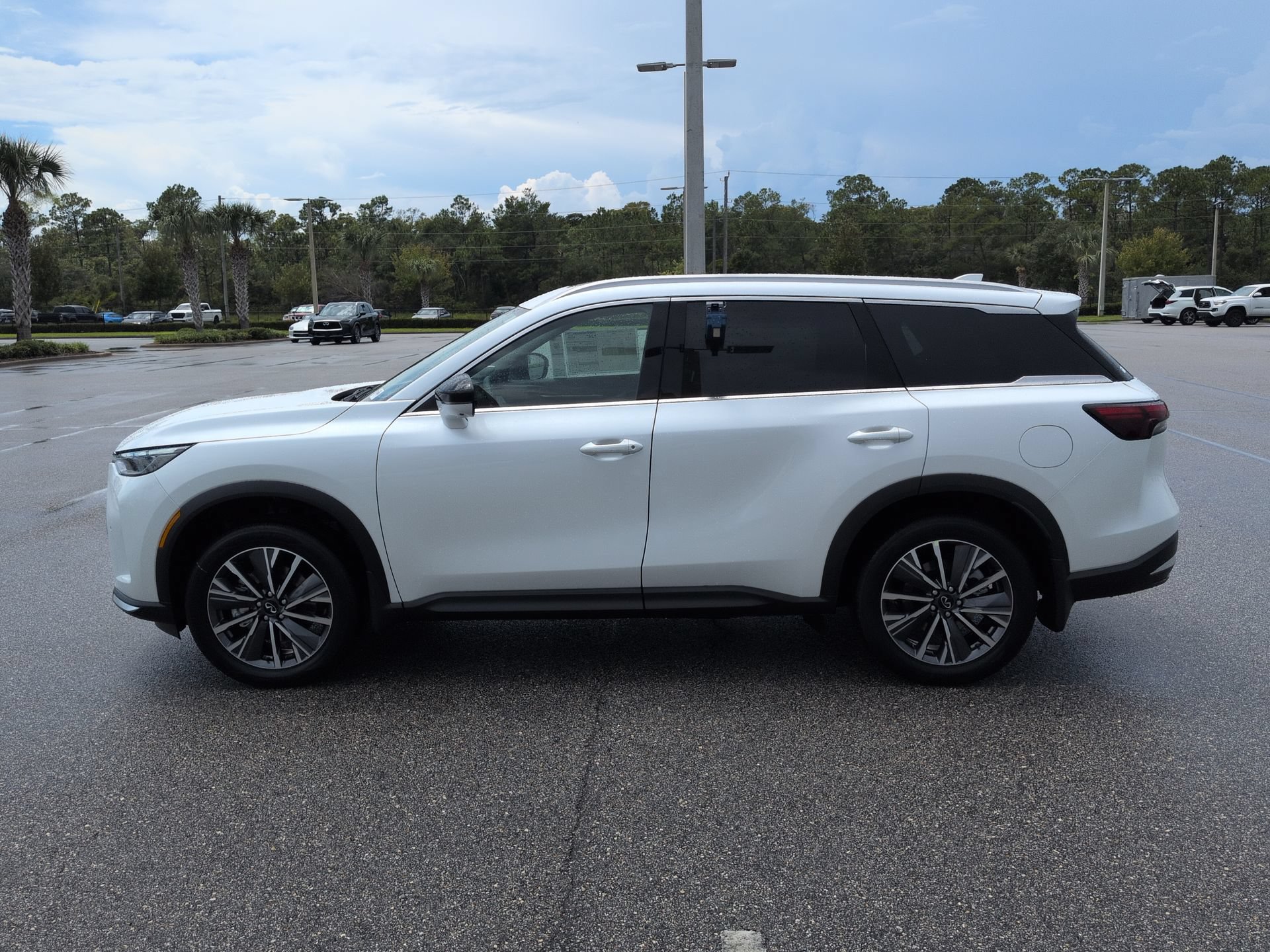 New 2027 INFINITI QX60 Luxe w/ Family Package FWD image 8