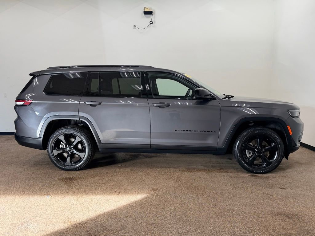 Used 2023 Jeep Grand Cherokee L Laredo AWD/4WD image 7