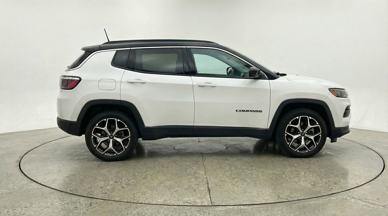 Used 2025 Jeep Compass Limited image 11