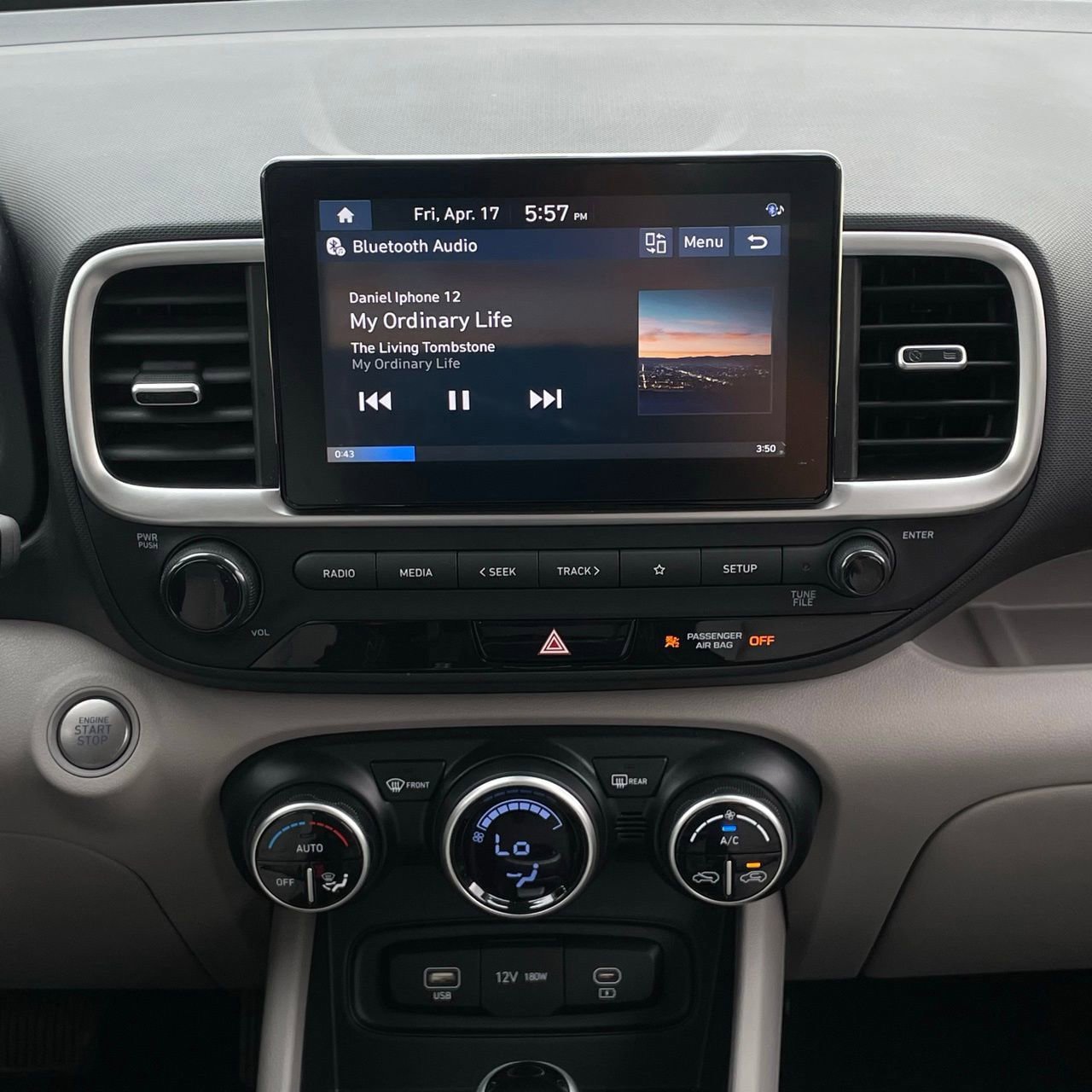 Used 2025 Hyundai Venue SEL FWD image 17