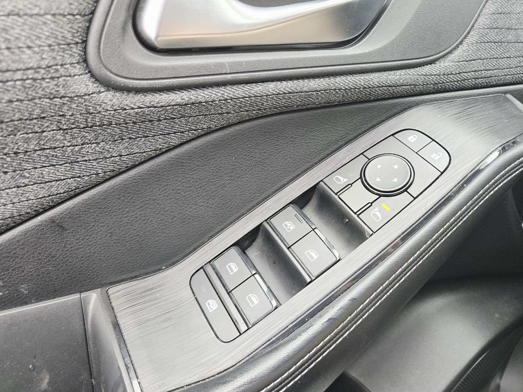 Used 2023 Nissan Rogue SV AWD/4WD image 32