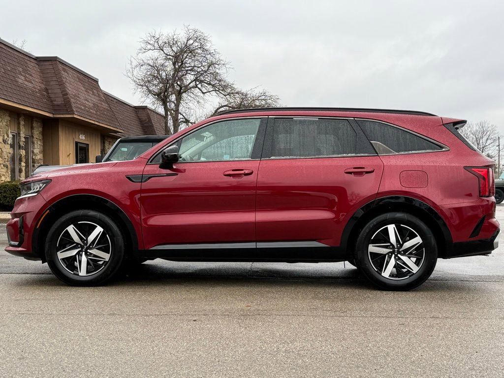 Used 2021 Kia Sorento S w/ Panoramic Sunroof Package image 2