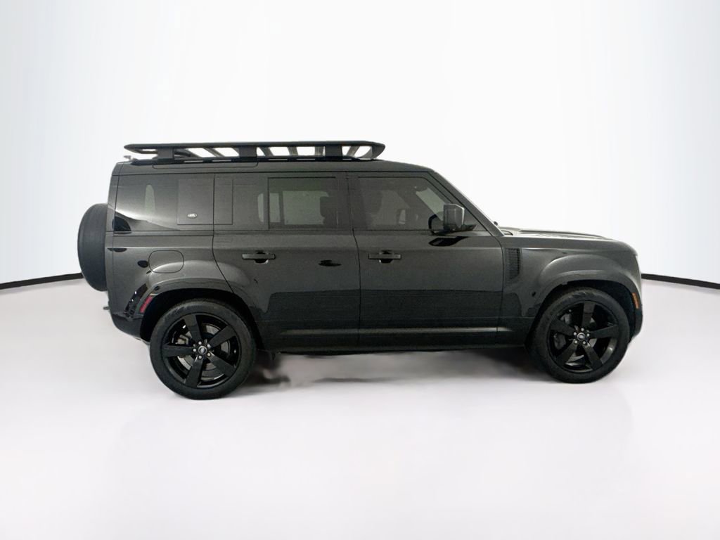 Used 2024 Land Rover Defender 110 X-Dynamic SE AWD/4WD image 4