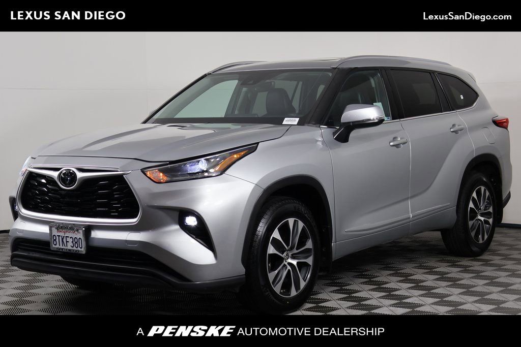 Used 2021 Toyota Highlander XLE FWD image 1