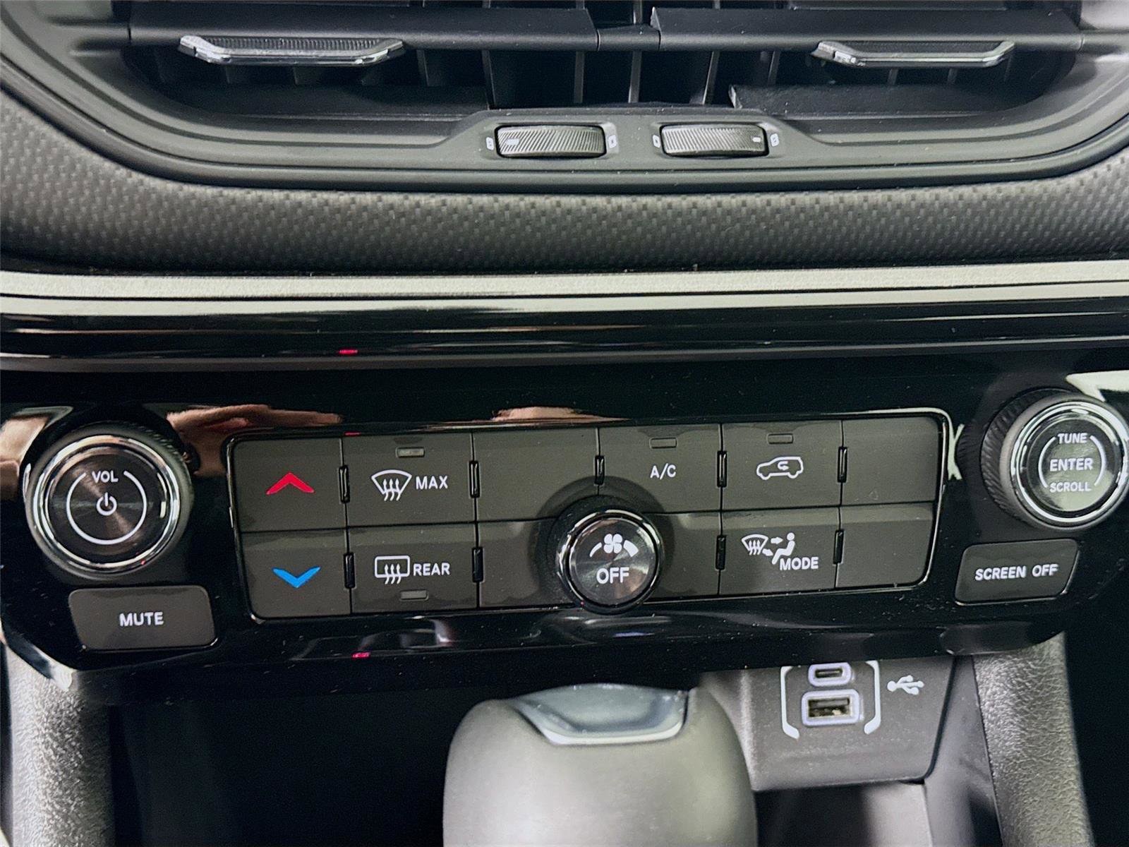 New 2026 Jeep Compass Latitude image 17