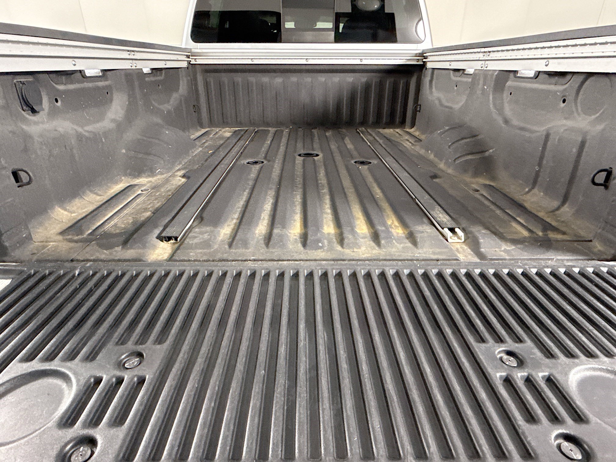 Used 2017 Nissan Titan SV AWD/4WD image 35