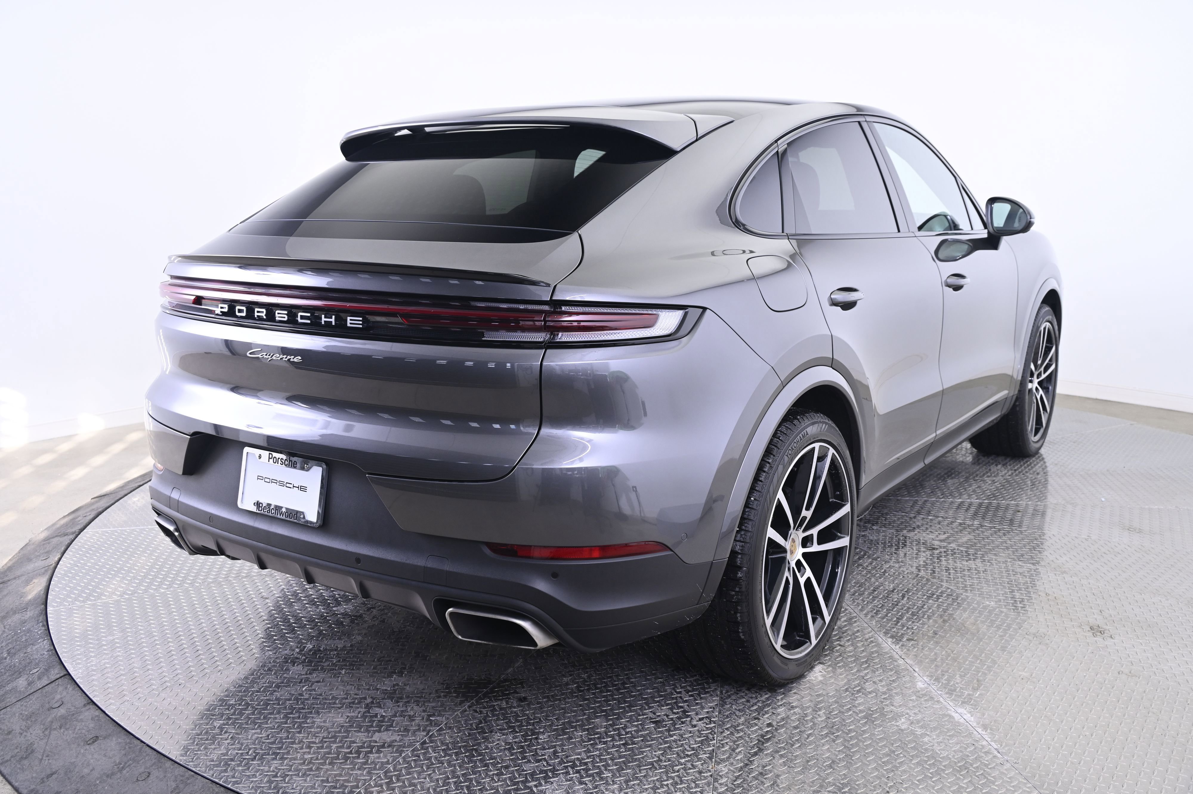 Certified 2024 Porsche Cayenne Coupe image 7