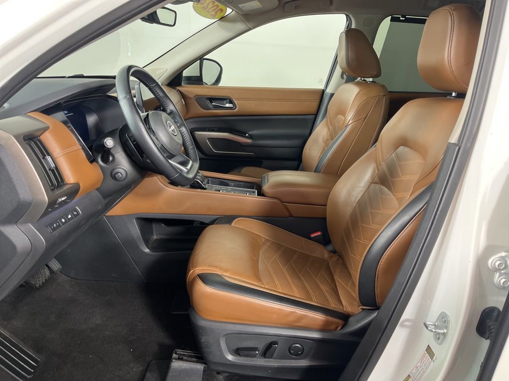 Used 2024 Nissan Pathfinder Platinum w/ Cargo Package image 23