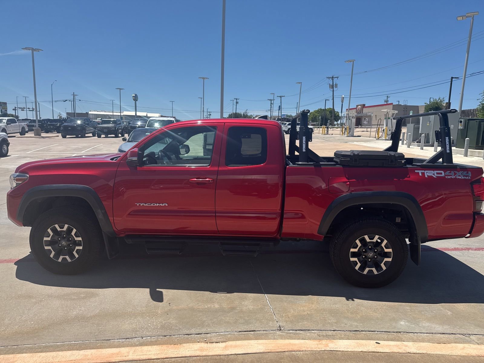 Used 2018 Toyota Tacoma TRD Off-Road w/ Technology Package AWD/4WD image 6