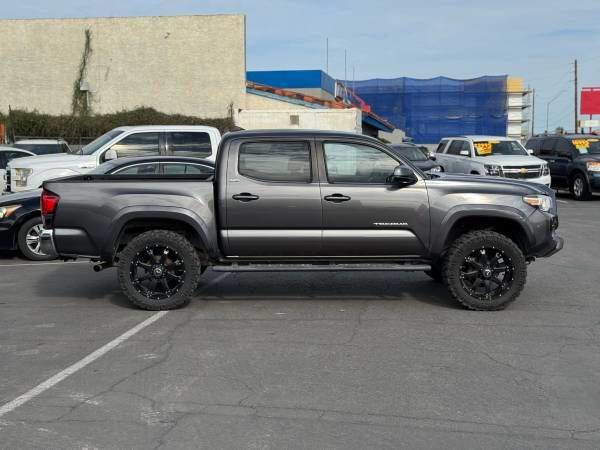 Used 2019 Toyota Tacoma SR5 RWD image 2