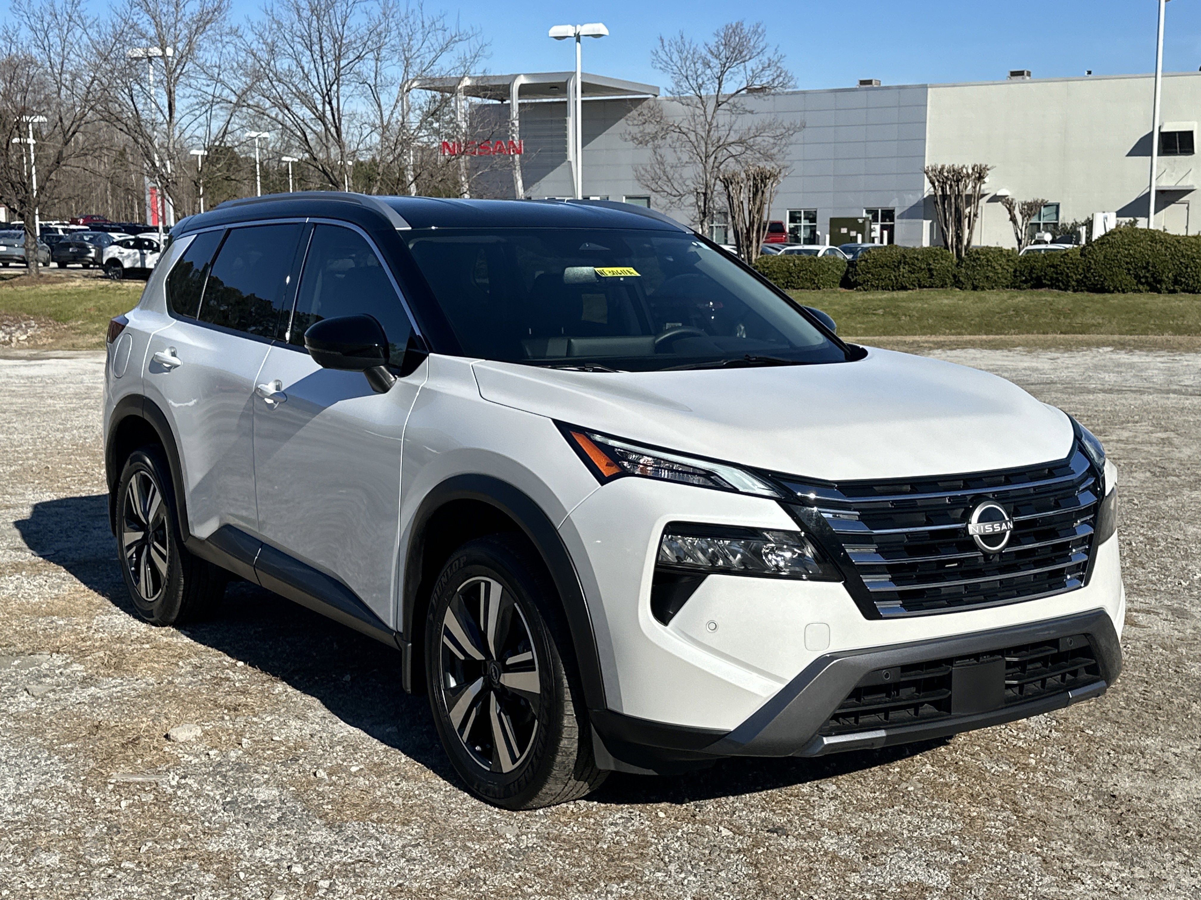 Used 2024 Nissan Rogue SL image 3