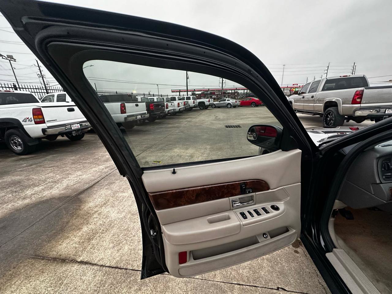 Used 2009 Mercury Grand Marquis LS image 32