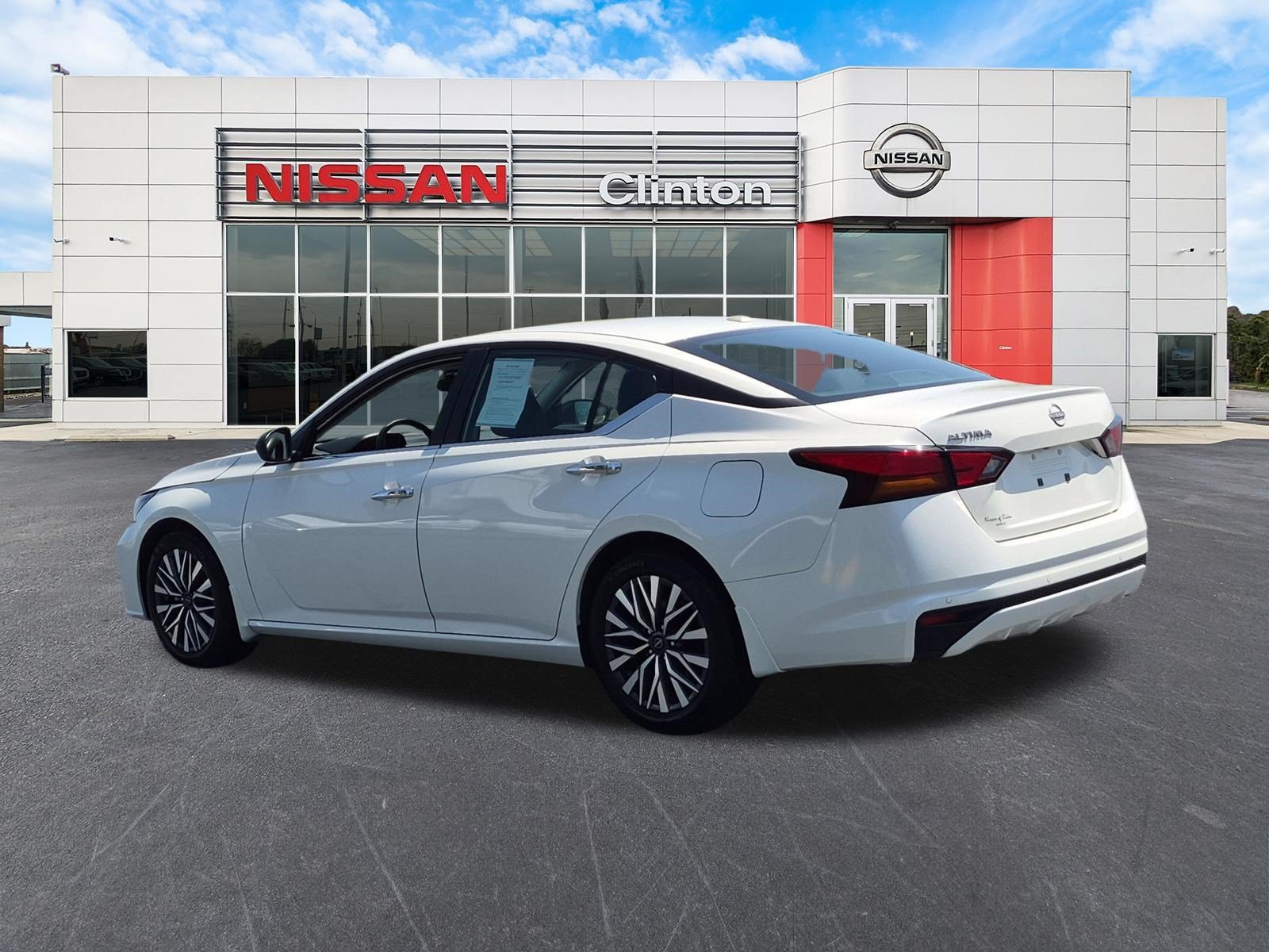 Used 2025 Nissan Altima 2.5 SV FWD image 5