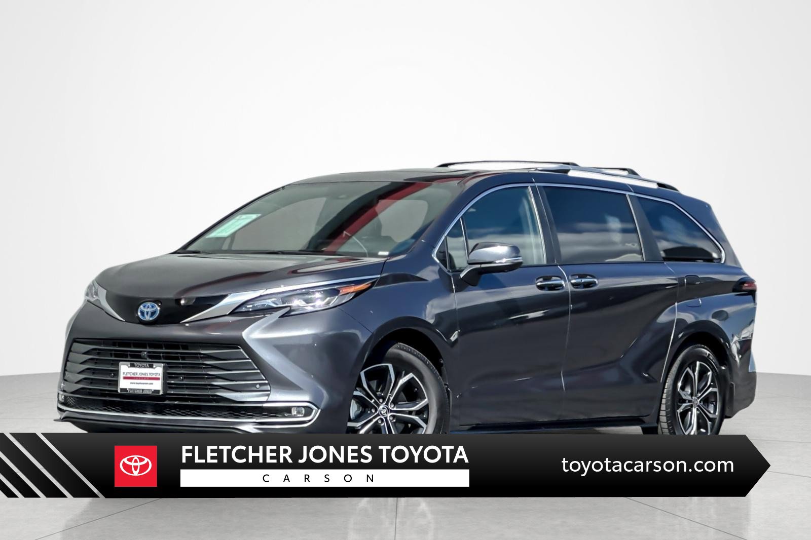 Used 2025 Toyota Sienna Platinum AWD/4WD image 1
