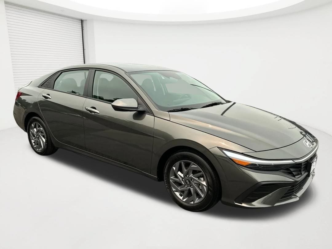 Certified 2024 Hyundai Elantra SEL FWD image 3