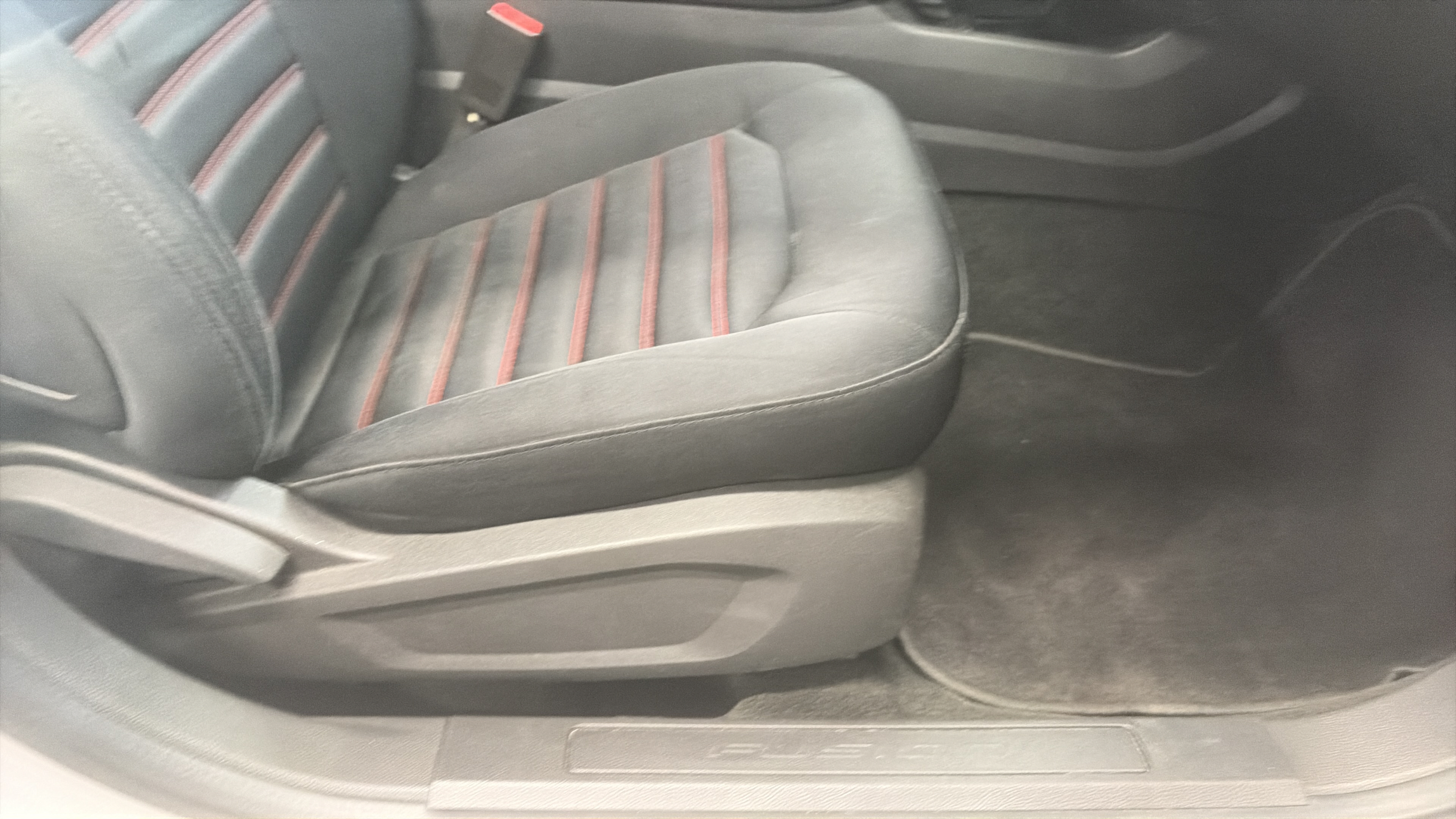 Used 2014 Ford Fusion SE FWD image 29