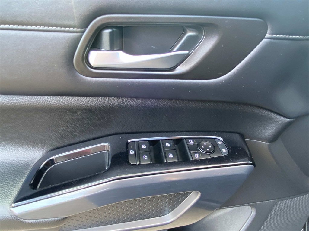 Used 2023 Nissan Pathfinder SL w/ Black Appearance Package image 21