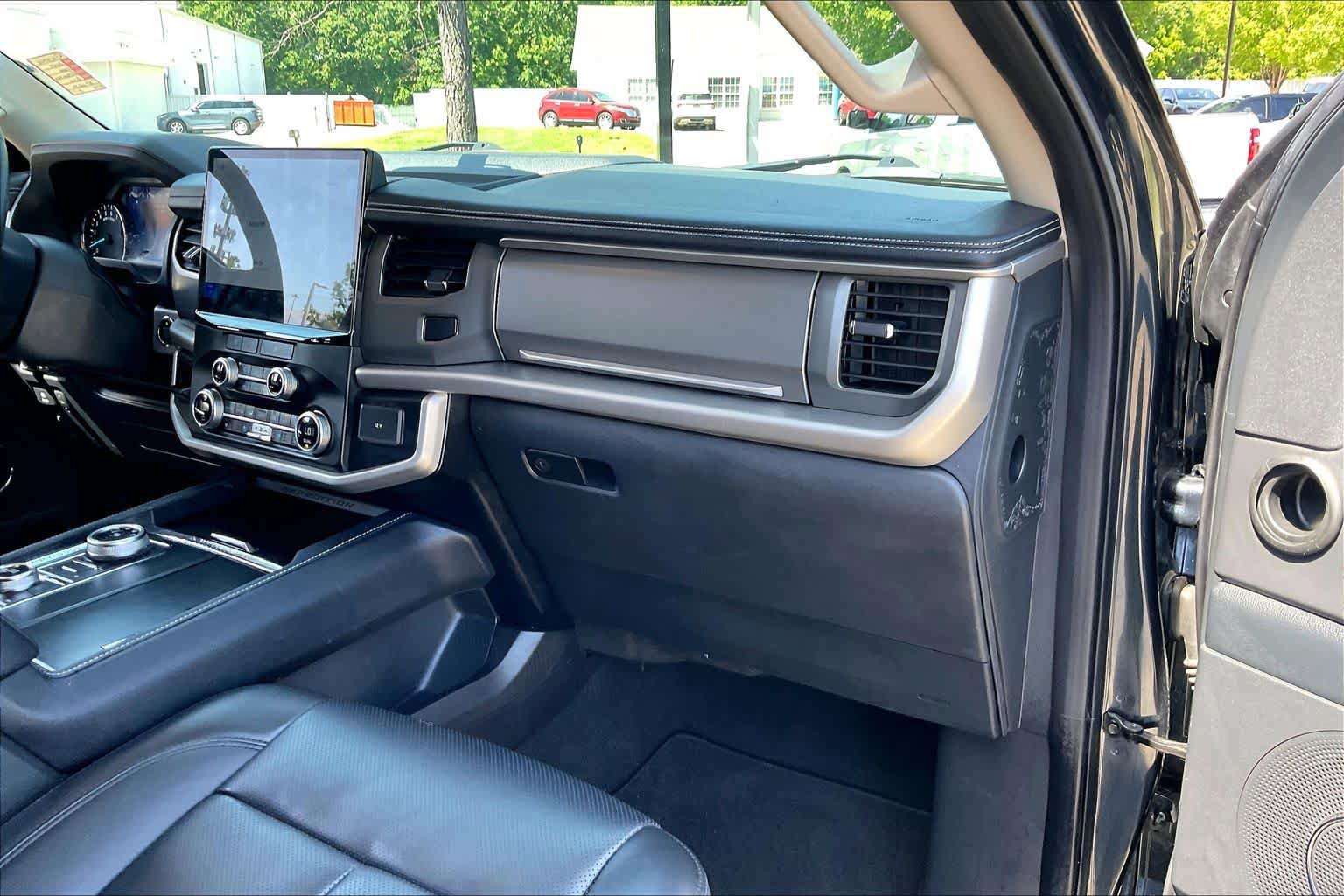 Used 2024 Ford Expedition XLT AWD/4WD image 18