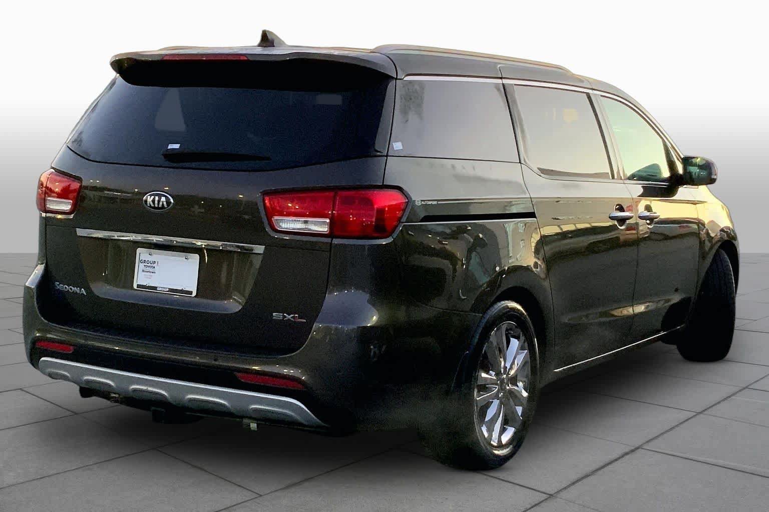 Used 2015 Kia Sedona SX Limited FWD image 11