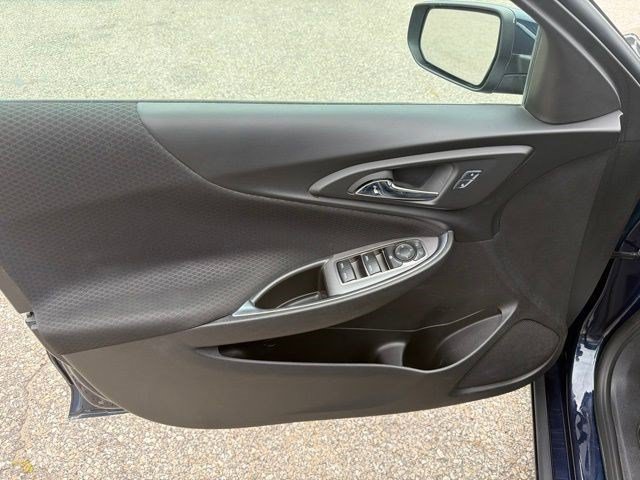 Used 2017 Chevrolet Malibu LT FWD image 11