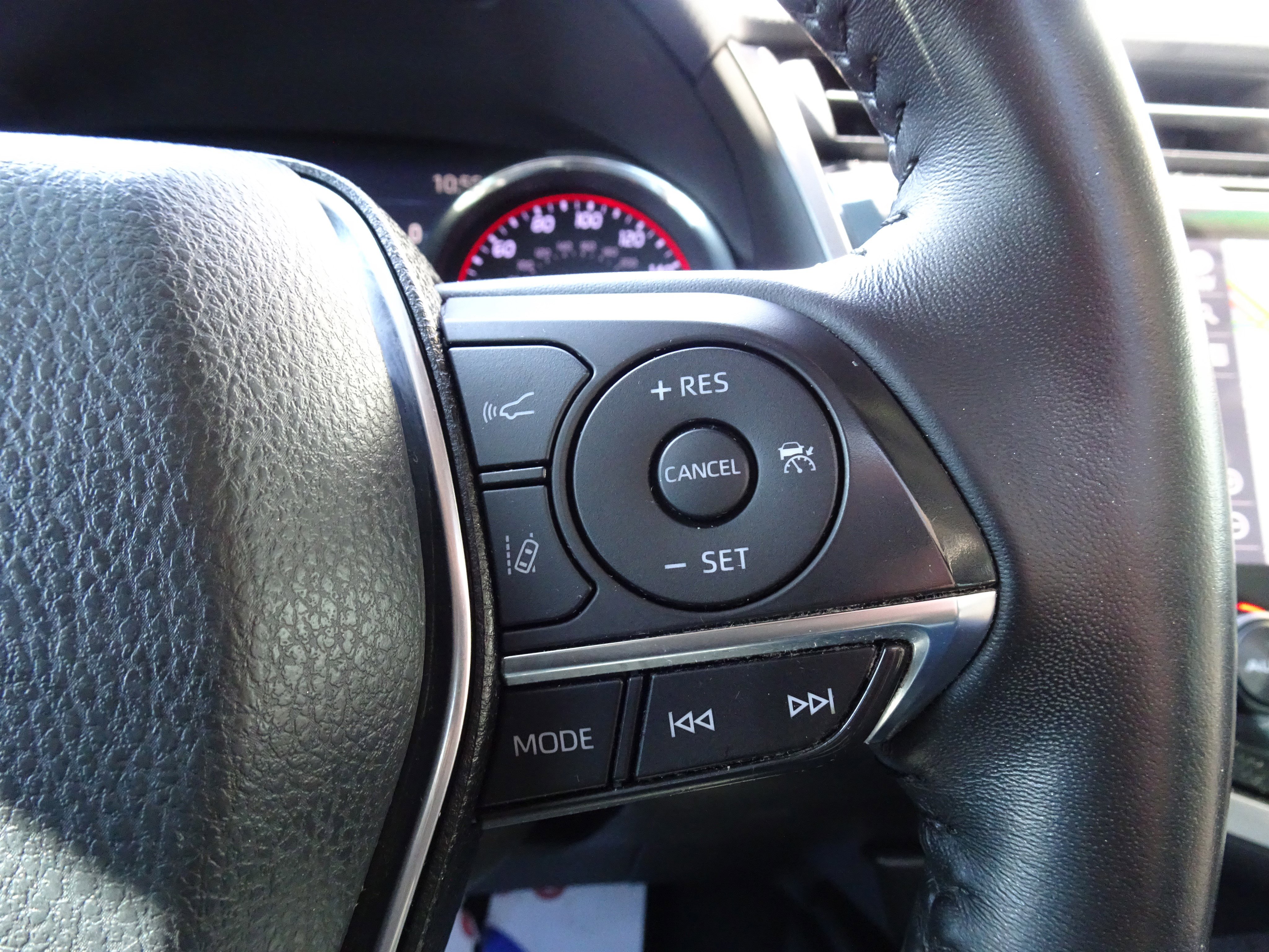 Used 2020 Toyota Camry XSE w/ Navigation Package image 25