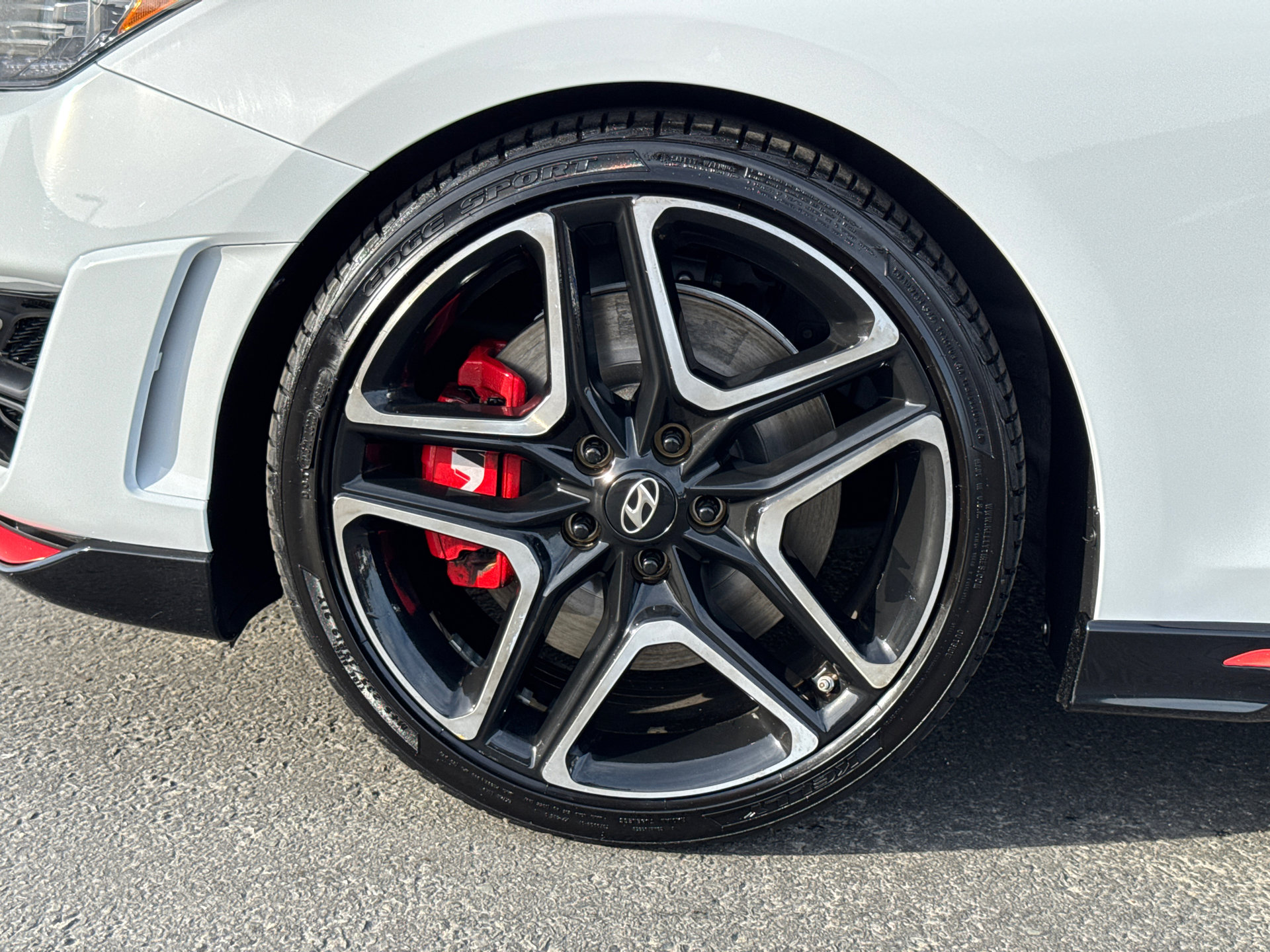 Used 2020 Hyundai Veloster N w/ Performance Package image 6