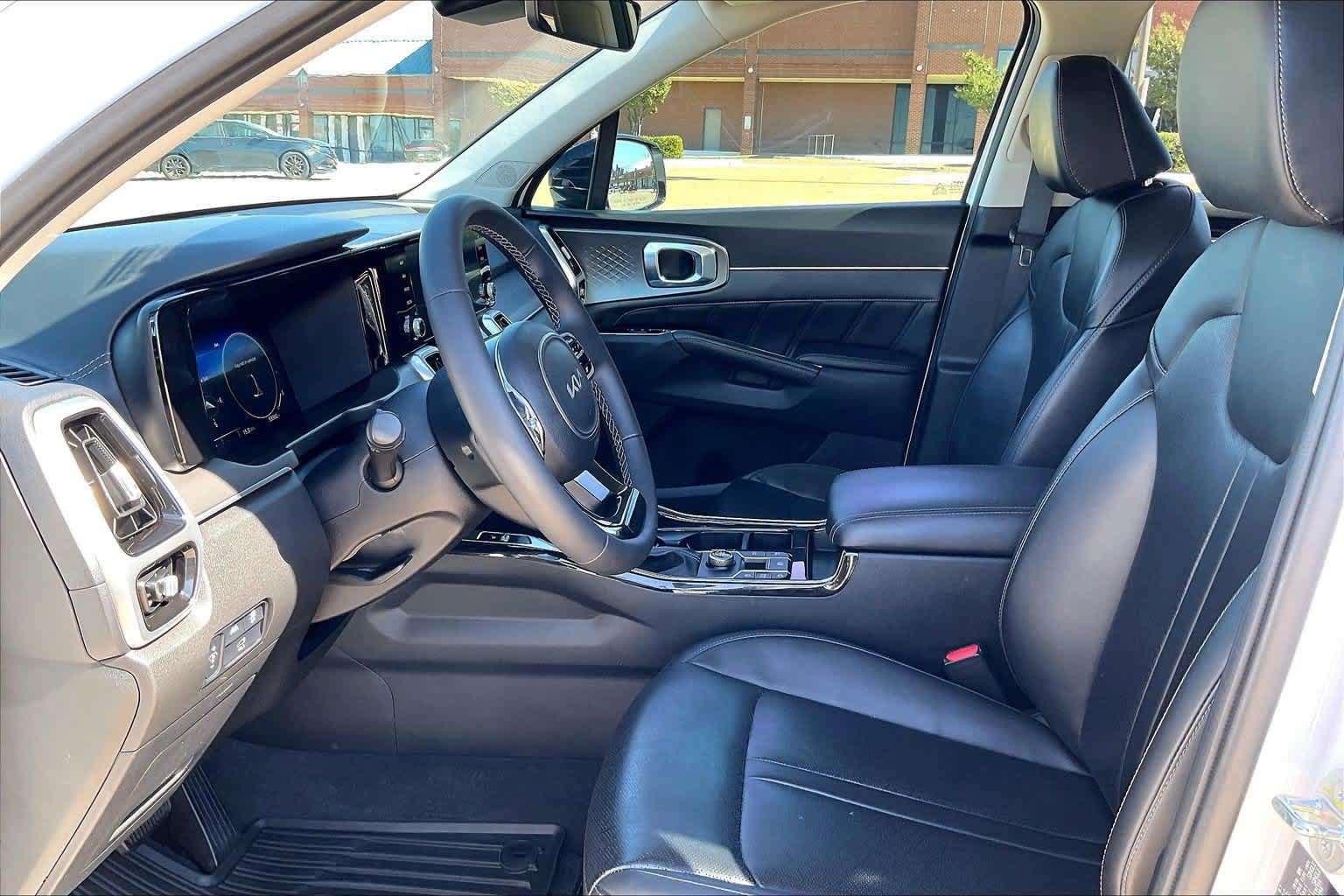 Certified 2023 Kia Sorento SX FWD image 2