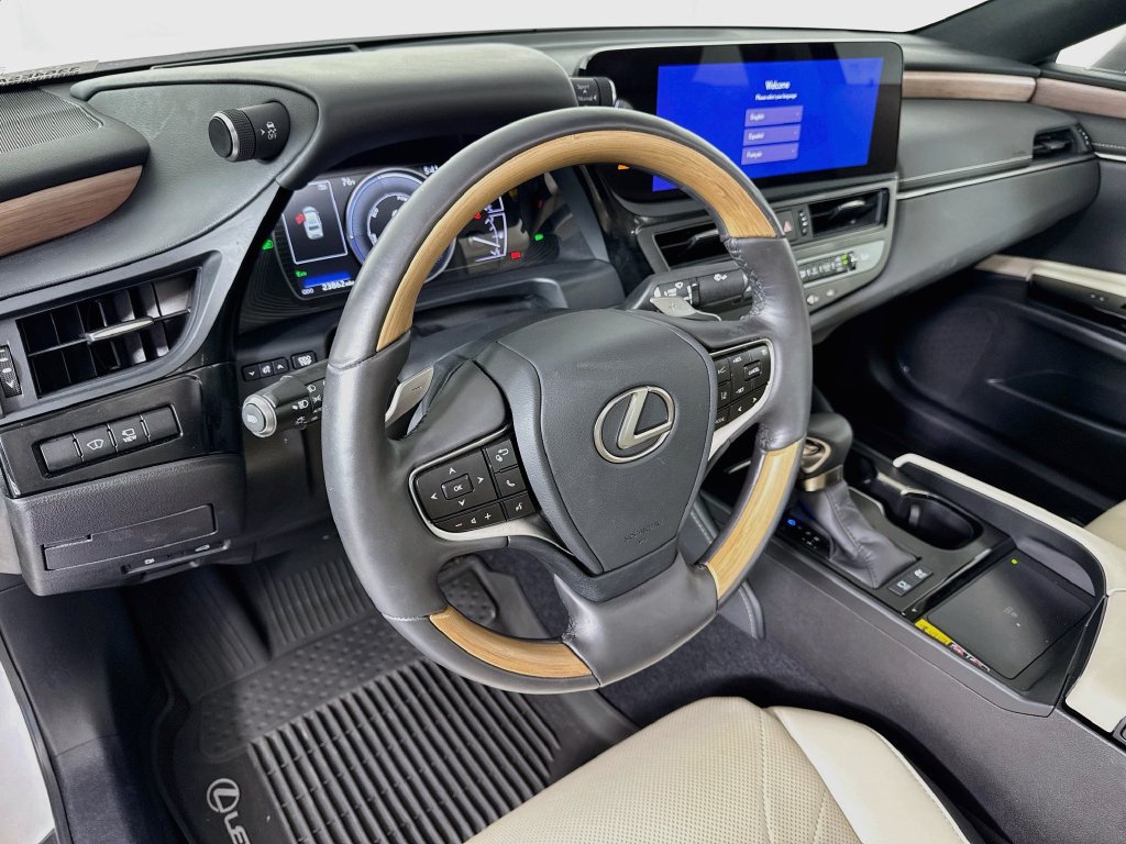 Certified 2024 Lexus ES 300h w/ Technology Package FWD image 9