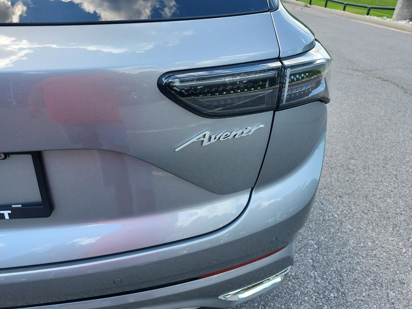 New 2025 Buick Envision Avenir image 5