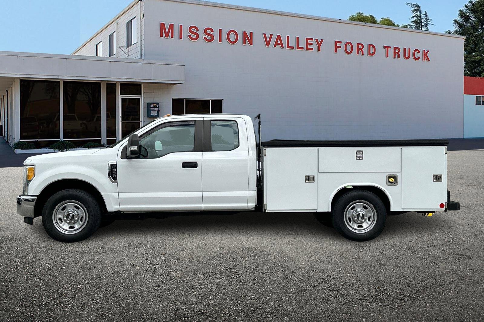 Used 2017 Ford F350 XL w/ Power Equipment Group image 7