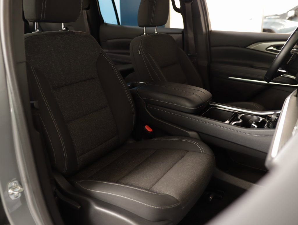 Used 2025 Chevrolet Traverse LT image 33